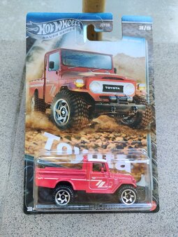 Hot Wheels Toyoty Land Cruiser - 2