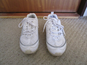 Bílé tenisky Nike Air Max, č. 39, UK 5,5, 25 cm - 2