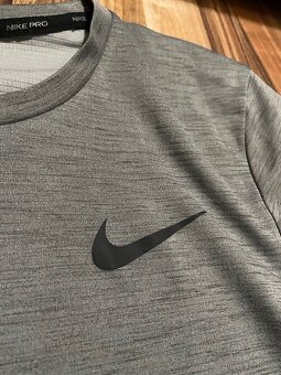 Nike Pro sportovní triko - 2