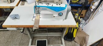 Průmyslový automatický šicí stroj Jack A4s - 2