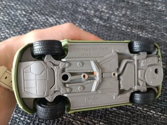 kovový model vozu Volkswagen New Beetle od značky Maist 1:25 - 2