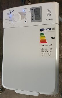 Vrchem plněná pračka Romo - 2