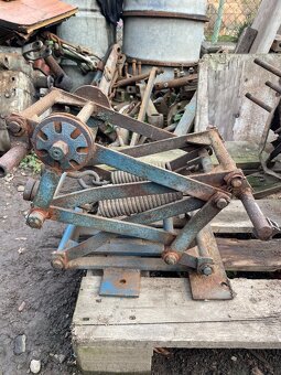 Prodám nůžkovou sedačku naZETOR25 a SUPER35 - 2