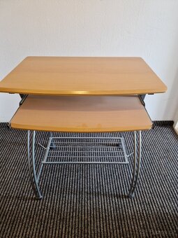 Prodám stolek s výsuvným šuplíkem - 2