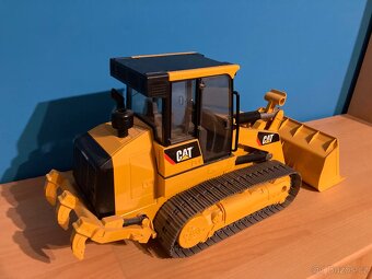 Pásový nakladač Bruder - 2