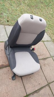 Mitsubishi L200 DID sedadlo  spolujezdec - 2