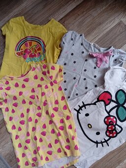 Balík oblečení pro holku 3-4let - 2