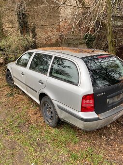 škoda octavia 1,6i DÍLY - 2