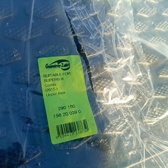 Koberečky a plastová vana do Superb combi 3 - 2