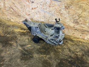 DRŽÁK ALTERNÁTORU A KLIMAKOMPRESORU BMW 3.0D N57D30B - 2
