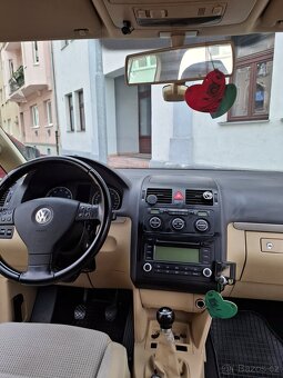 Vw Touran 2 Litr benzín 7 míst - 2