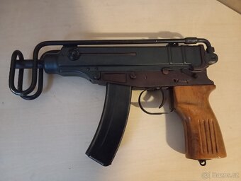 Pistole samonabíjecí vz61 - 2