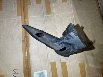 Audi A4 B7 difuzor levého intercooleru - 2