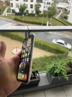 iPhone 11 64 GB - 2