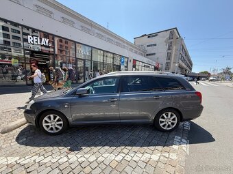 Toyota Avensis 2.2 dcat - 2