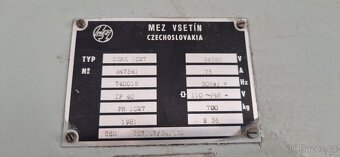 Vertikální soustruh TOS Hulín SKJ 8 F - 2