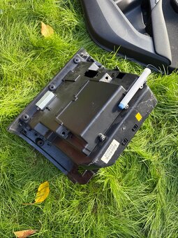 Přihrádka Volvo V40 - 2