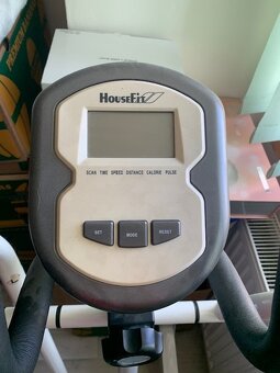 ELIPTICKÝ TRENAŽÉR - 2