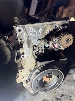 Spodek motoru 2.0fsi 110 kw Passat B6 kód BLR - 2