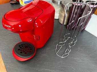 Kávovar bosch Tassimo + stojan na kapsle - 2