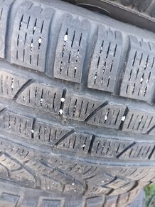 2 kusy zimních pneumatik Pirelli 235 45 r18 - 2