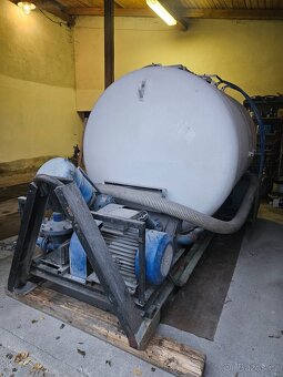 Kontejnerová cisterna - 2