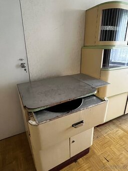 Starý nábytek k renovaci - 2