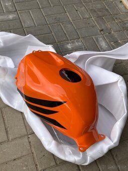Prodám kryt nádrže na hondu CBR 600rr - 2