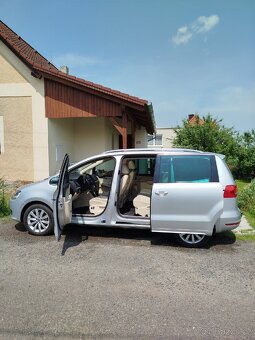 VW Sharan 2.0 TDI (manual) 2011 panorama - 2