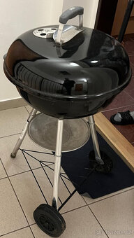 Prodám moc pěkný zahradní gril WEBER - 2