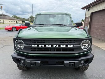 Ford Bronco Black Diamond 2.3L 4x4 - 2023 rok - 2