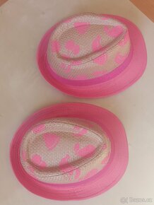 Holčičí klobouček vel. 52, 2 kusy, nové - 2