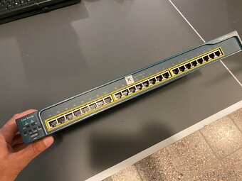 Switch Cisco WS-C2950-24 - 2