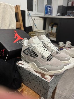 JORDAN 4 RETRO "FROZEN MOMENTS - 2