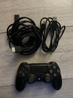 Playstation 4 Slim - 2