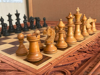 Šachovnice + dřevené šachy - 2