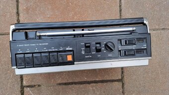 Kazetový magnetofon Panasonic - 2