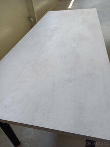 DESIGNOVÝ STŮL - 2