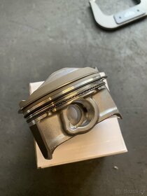 Nový píst 1.6 ecoboost kolbenschmitd - 2