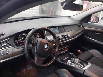 BMW 5 GT F07 interiér polokůže palubní deska airbagy - 2