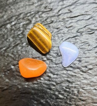 Drahé kameny tygří oko, karneol, chalcedon - 2