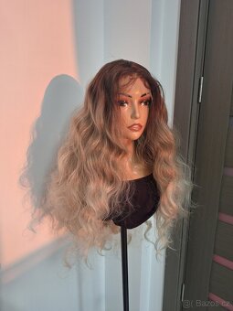 Kudrnatá dlouhá blond ombre paruka s krajkou vpředu 7152 - 2