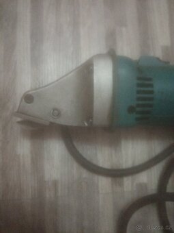 Elektrické nůžky na plech makita JS1660 - 2