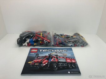 Lego Technic 42068 Letištní záchranné vozidlo - 2