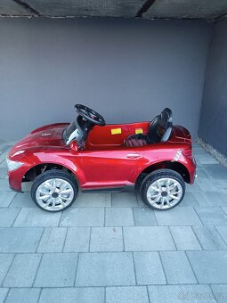 LAKOVANÉ Elektrické autíčko 2x30W, houpání - 2