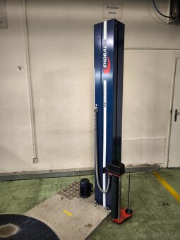 Ovinovací balící stroj s otočnou plošinou - 2