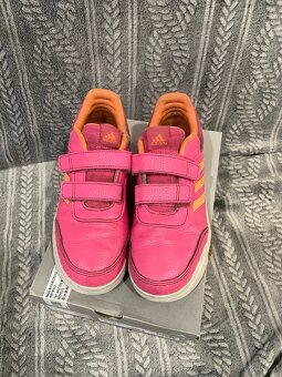 Dívčí tenisky Adidas vel. 35 v pěkném stavu - 2