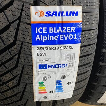 NOVÉ Zimní pneu 255/35 R19 96V XL Sailun - 2