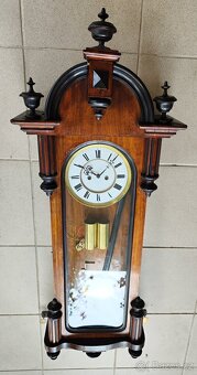 staré zdobené dvouzávažové hodiny - 2