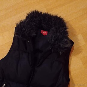 Péřová vesta z Itálie-NOVÁ 1499kč nyní 499kč,SUKNĚ,KABELKA, - 2